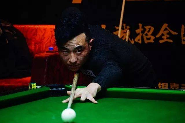 现出色的球 现出色的球